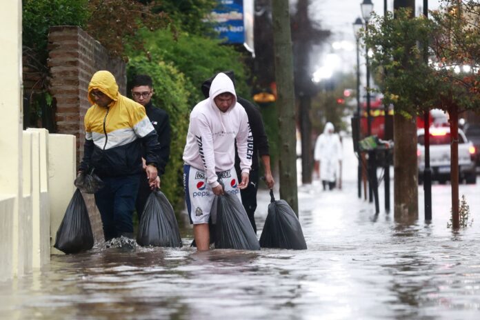 Deadly Floods Hit Argentina, Disrupt Grain Harvests(1)